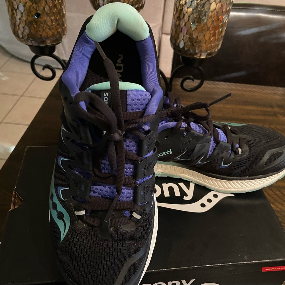 Saucony Running Shoe Size 8 . Barely Worn - image 4